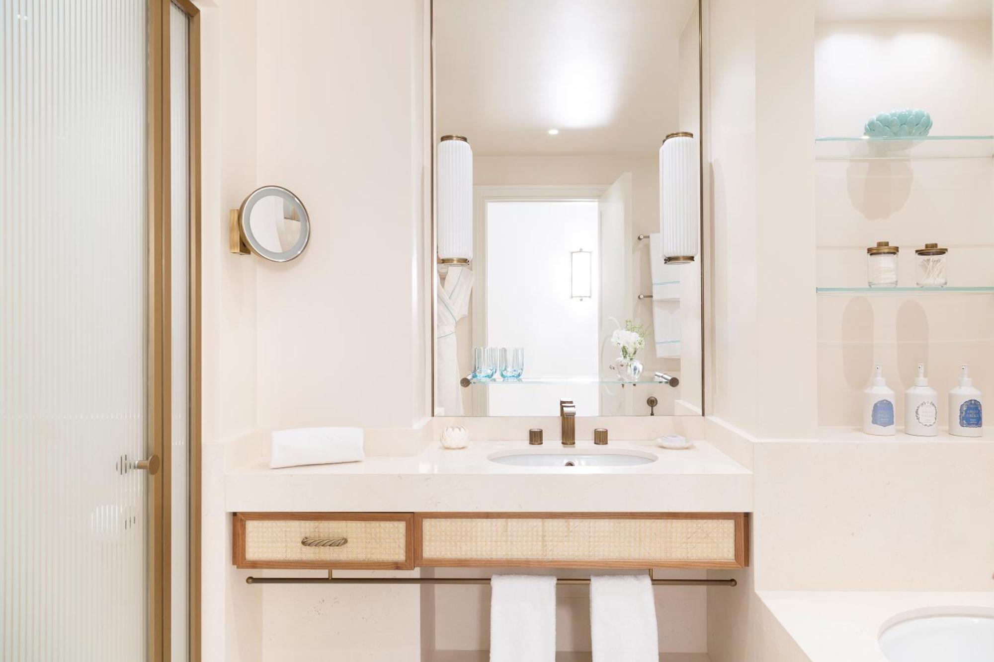 King Suite,1742621274:JPEG